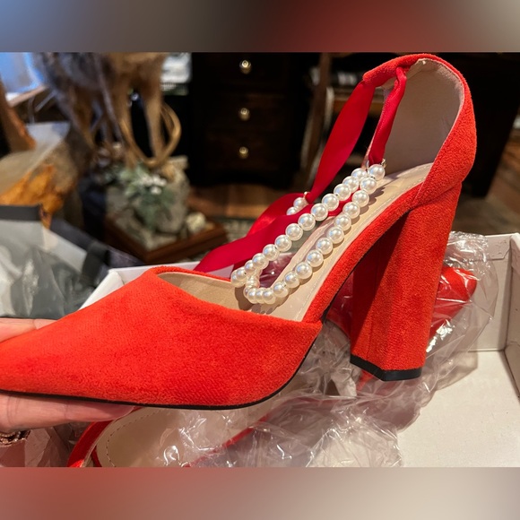 Elegant Red Women's Heels with Pearl Detailing - Picture 2 of 5